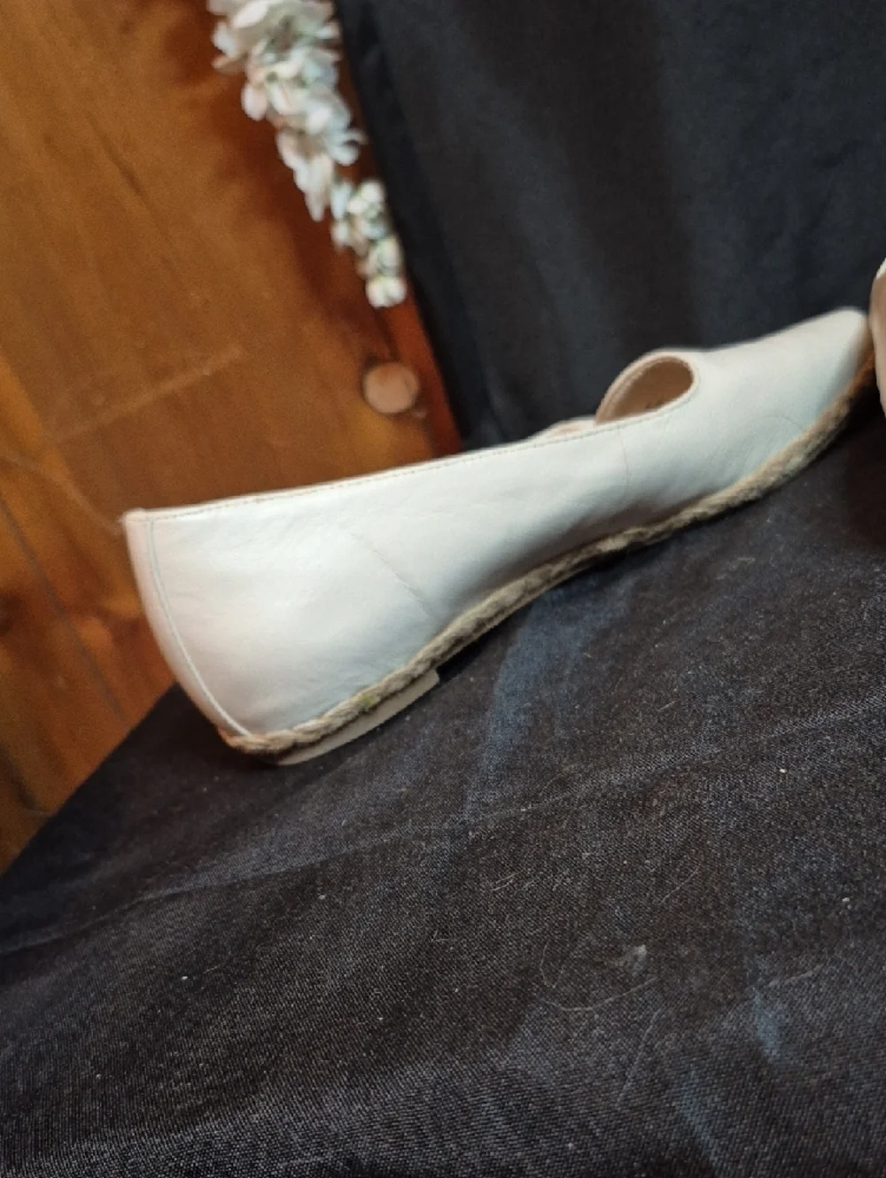 Trotters Cream Slip-On Espadrille Flats